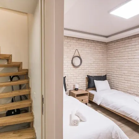 Lejlighed Modern 2 Bedroom Duplex With Garden In Cihangir *