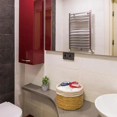 Modern 2 Bedroom Duplex With Garden In Cihangir