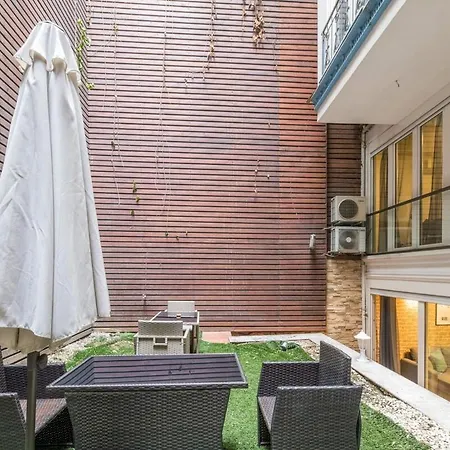 Lejlighed Modern 2 Bedroom Duplex With Garden In Cihangir Istanbul