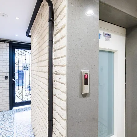 Lejlighed Modern 2 Bedroom Duplex With Garden In Cihangir Istanbul