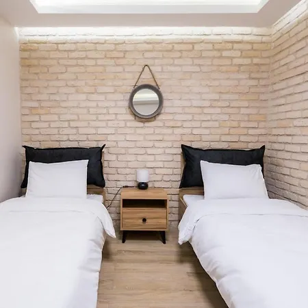Modern 2 Bedroom Duplex With Garden In Cihangir *
