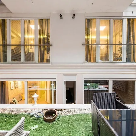 Modern 2 Bedroom Duplex With Garden In Cihangir Lejlighed