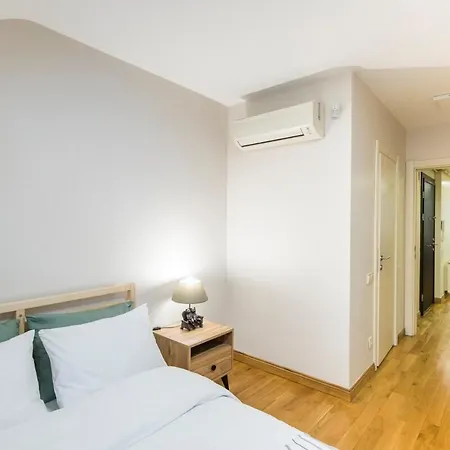 Appartement Modern 2 Bedroom Duplex With Garden In Cihangir