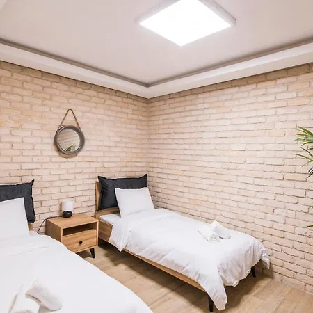 Appartement Modern 2 Bedroom Duplex With Garden In Cihangir