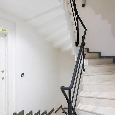 Modern 2 Bedroom Duplex With Garden In Cihangir * Istanboel